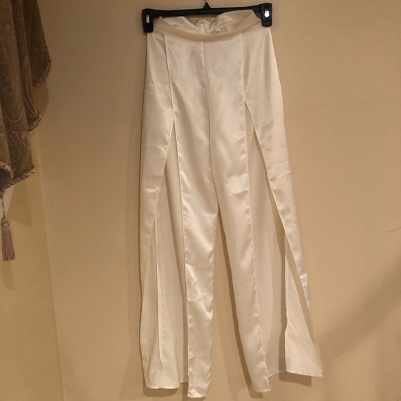 2 piece white pant and crop top set - Picture 3 of 9